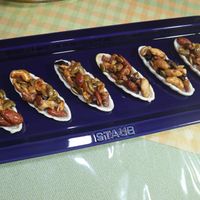 可能是食物、室內和顯示的文字是「 ISTAUB 」的圖像