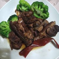 可能是燉小牛膝的圖像