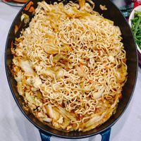 可能是義大利麵、麵、炒麵和拉麵的圖像