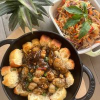 可能是豆腐和顯示的文字是「 W 」的圖像