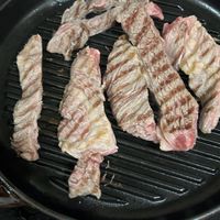 可能是食物和顯示的文字是「 M 」的圖像