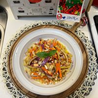 可能是義大利麵、炒麵和文字的圖像