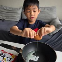 可能是 1 人、起司火鍋和粥的圖像