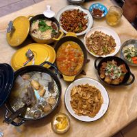 可能是麵、豆腐、炒飯、印度香料飯、火鍋、西班牙大鍋飯和炒麵的圖像