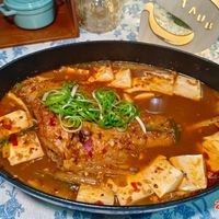 可能是豆腐、火鍋、拉麵和文字的圖像
