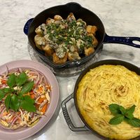 可能是牧羊人派、燉小牛膝和肉餡餅的圖像