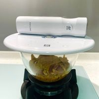 可能是泡茶器和鬆餅機的圖像