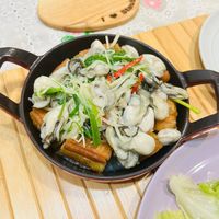 可能是火鍋、豆腐和顯示的文字是「 Stau 」的圖像