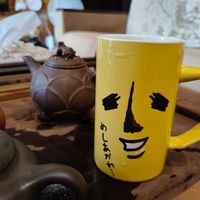 可能是咖啡杯、泡茶器、茶和文字的圖像