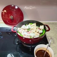 可能是火鍋、豆腐和起司火鍋的圖像