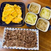可能是顯示的文字是「 STAUB STAUB STAUS TOme BEALE TAD STAUB AL STAUB 」的圖像