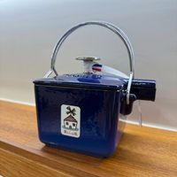 可能是泡茶器和顯示的文字是「 o 暮らしの風」的圖像