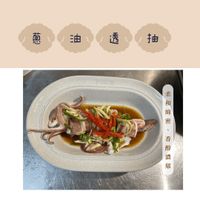 可能是生魚片、鯷魚和文字的圖像