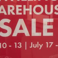 可能是顯示的文字是「裁切 效 WILLING AREHOUS SALE 0-13 o 13 I July 17 」的圖像