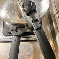 可能是鬆餅機和熱水器的圖像