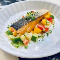 可能是煙燻鮭魚和生魚片的圖像