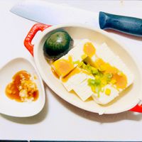 可能是蛋黃、水波蛋、豆腐和文字的圖像