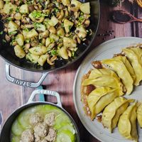 可能是豆腐和顯示的文字是「 BAVAS STAUB 」的圖像