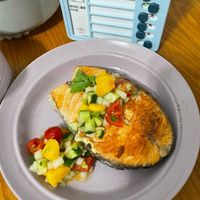 可能是煙燻鮭魚和文字的圖像