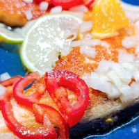 可能是生魚片和魚卵的圖像