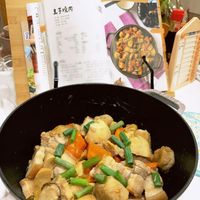 可能是火鍋、豆腐和文字的圖像