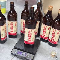 可能是泡茶器、啤酒和文字的圖像