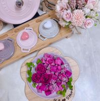 可能是‎洋桔梗、千日紅和‎顯示的文字是「 ‎GOTTE ن C TAUB SRAME OU CO onoy 0ي STAUS in من ج AUL 9 F የየስርቴን WOR ل aUVIS PMS 以系 Stau Staw‎ 」‎‎ 的圖像