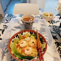 可能是麵、炒麵和拉麵的圖像