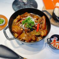 可能是火鍋、豆腐、香菇、拉麵和顯示的文字是「事」的圖像