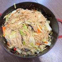 可能是麵、炒麵和拉麵的圖像