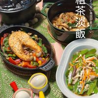 可能是‎火鍋、豆腐、香菇和‎顯示的文字是「 ‎STINE 粗 と 云 ل ٢ 森 茶 무 茶 な い 青 淡 أل が ま 飯 い し ง STAUA 6AAcua‎ 」‎‎ 的圖像