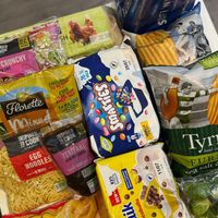 可能是炒麵和顯示的文字是「 DEAL SH ED OK CRUNCHY FRY Umie MEMB フレビ ULI 25/07 76% MILK Florette Mixel SMASTIES N단6 INSPIRED INSR INSPIRE TOCOOK TO NOODLES MINS EGG TERTYAKI සින 2MINS MASING 5 Tyr UG 11/07 4CmaBallt 83% Milk rceofProtele NEW ui Chocoballs Nesquik Nestle. MCan ES 」的圖像