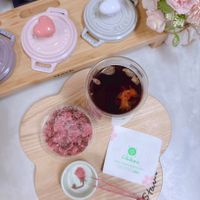 可能是茶、泡茶器和文字的圖像