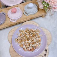 可能是鬆餅機、甜點和文字的圖像