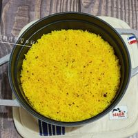 可能是北非小米飯、西班牙大鍋飯、印度香料飯和文字的圖像