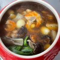 可能是火鍋、香菇和拉麵的圖像