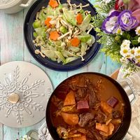 可能是豆腐和顯示的文字是「 STAUB STAUB CHINANS STAUB SAE SOVS 」的圖像