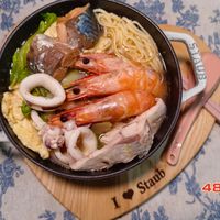 可能是拉麵、火鍋、麵、義大利麵和文字的圖像