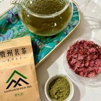可能是茶、泡茶器和顯示的文字是「贵州茗茶 贵 一系中天下一 天下一 GAOYANCHUNKUE-TEA GAOYUANCHUNXUE-TEA 有机茶」的圖像