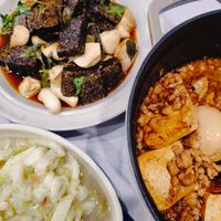 可能是豆腐、火鍋和香菇的圖像