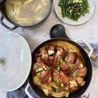 可能是豆腐、香菇和火鍋的圖像