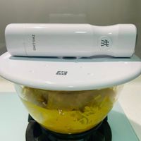 可能是泡茶器、鬆餅機、吹風機和文字的圖像