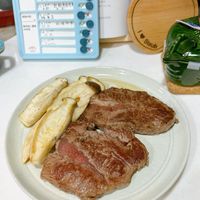 可能是肉排和文字的圖像