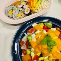 可能是壽司和生魚片的圖像