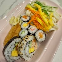 可能是生魚片和壽司的圖像