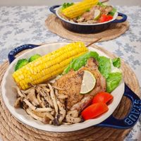 可能是肉排、豆腐和顯示的文字是「地 楊太太厨房烘焙筆記」的圖像