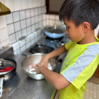 可能是 1 人和小孩的圖像