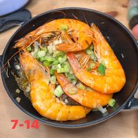 可能是蝦、西班牙大鍋飯和文字的圖像