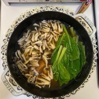 可能是香菇、拉麵、火鍋和紫蘇的圖像