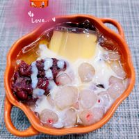 可能是粥、甜點、龍眼和文字的圖像
